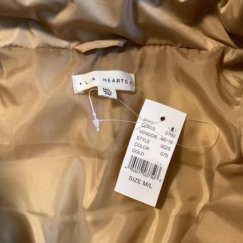 Gold L.A Hearts by PacSun cropped puffer jacket. NWT-size M/L - Picture 4 of 7
